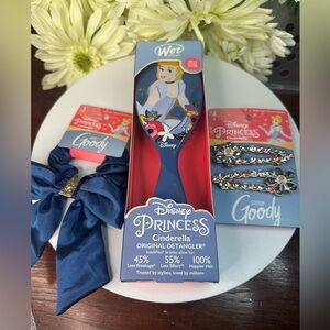 Disney Cinderella bundle! Wet brush, hair clips and scrunchie all NWT
